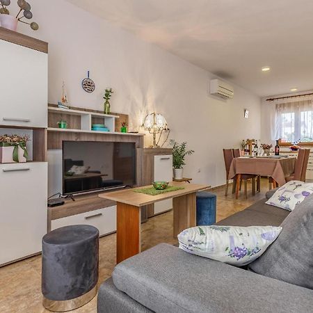 Awesome Apartment In Pula With Wifi Exterior photo